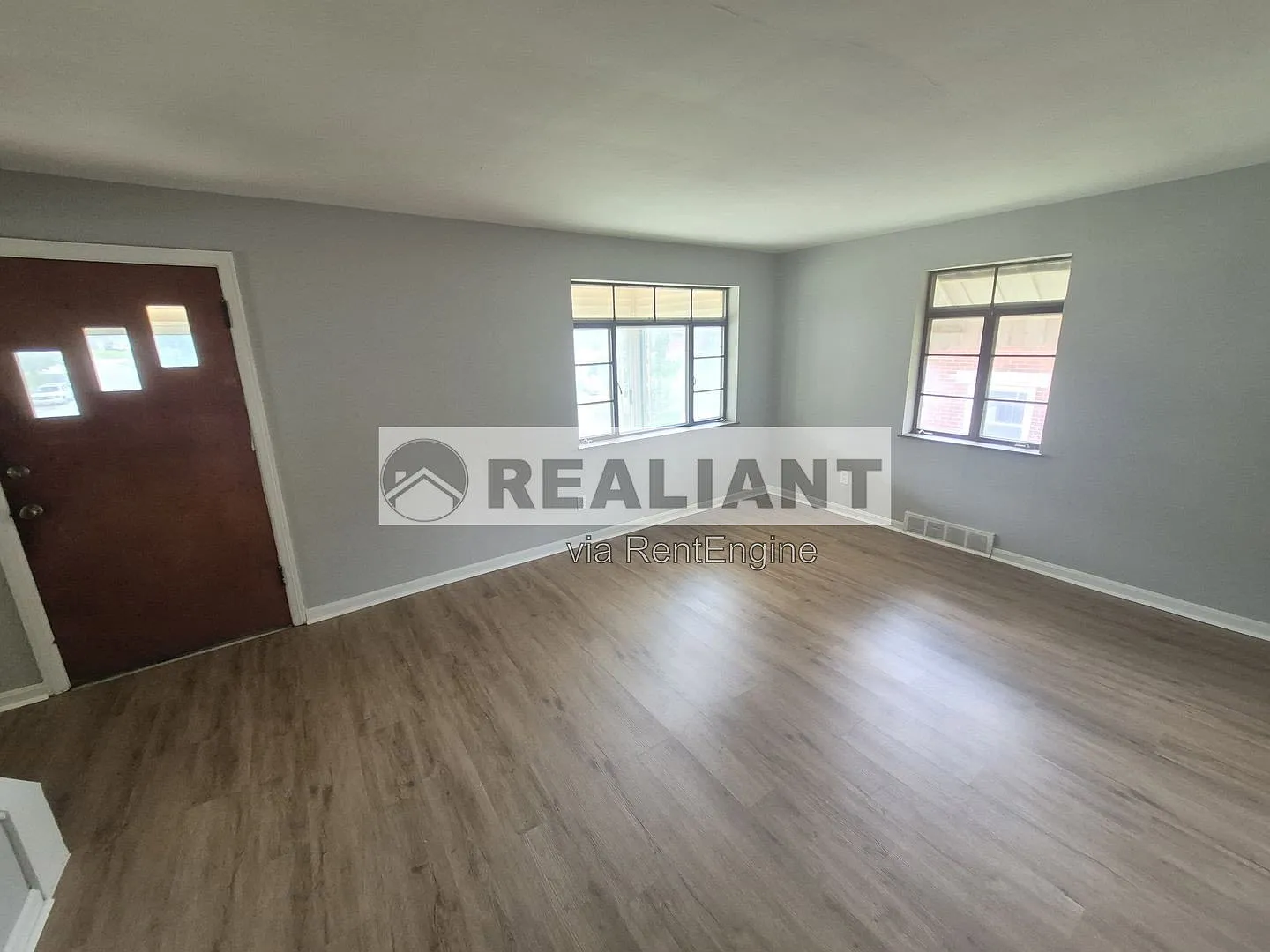 3 bed, 1.0 bath, 1328 sqft, $1,595 — Photo 2