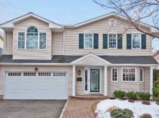 189 Soundview Dr, Port Washington, NY 11050