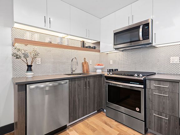 4th image of 733 Rogers Ave #5P