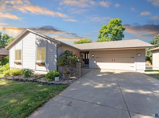 2505 S Pepper Ridge Ave, Sioux Falls, SD 57103