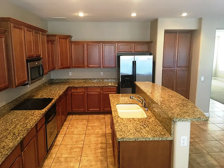 300 W Wisteria Pl — Photo 14
