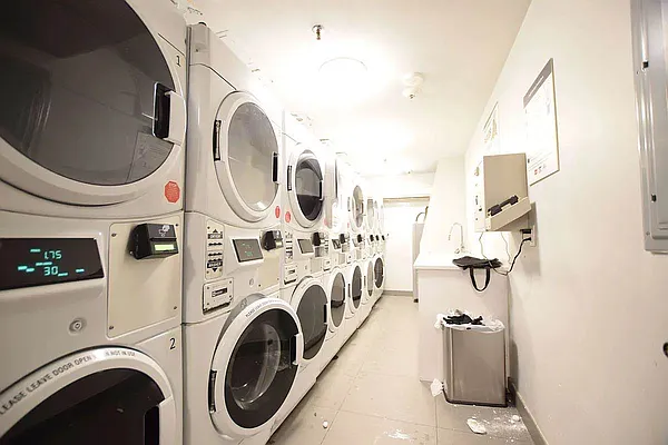 Rented by Artur Gutman, LREB | media 24