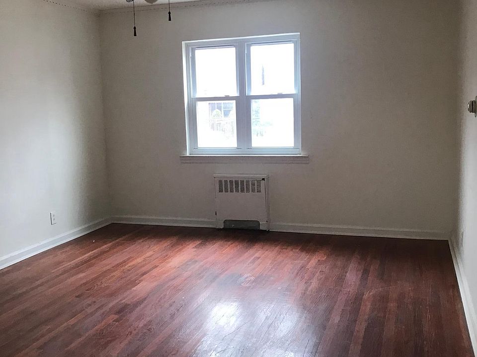 2nd image of 1472 E 58th St