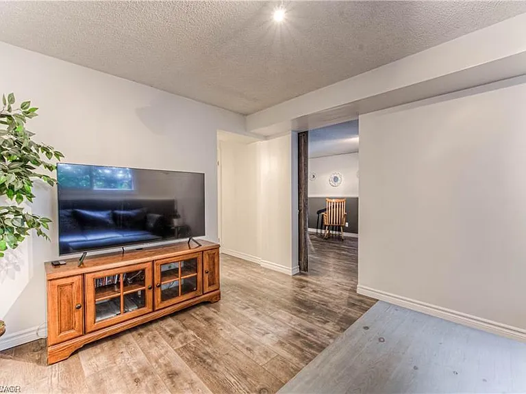 483 Kingscourt Dr #A — Photo 14