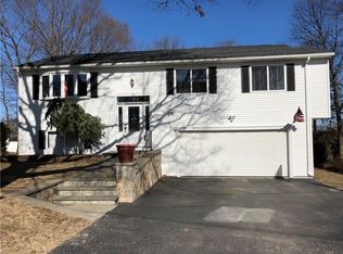 15 N View Ave, Cranston, RI 02920