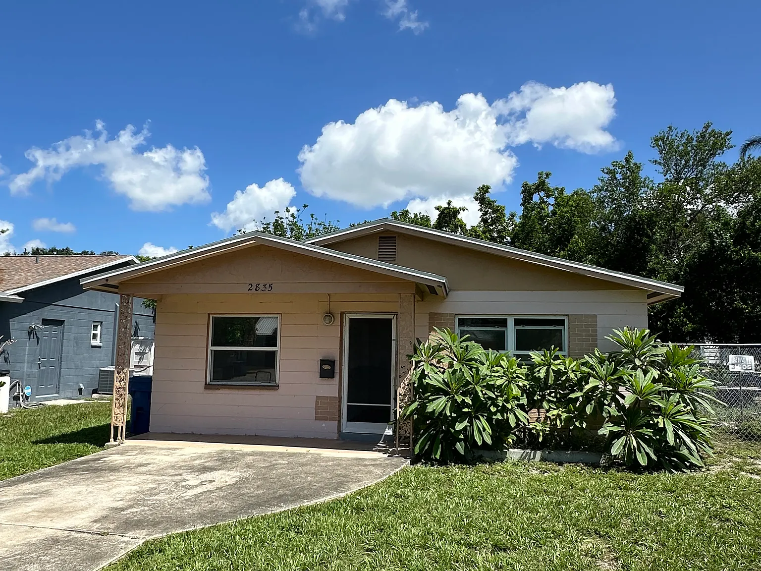 3 bed, 1100 sqft, $2,200 — Photo 2