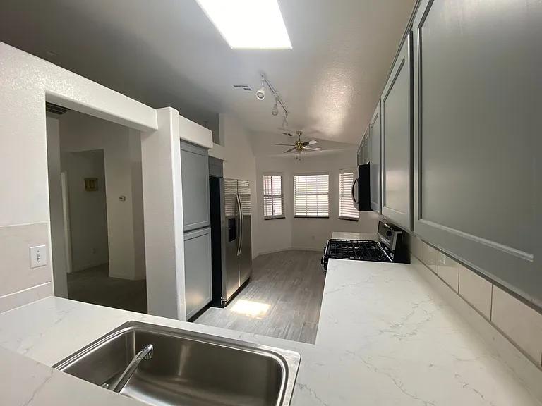 5905 Silver Heights St — Photo 5