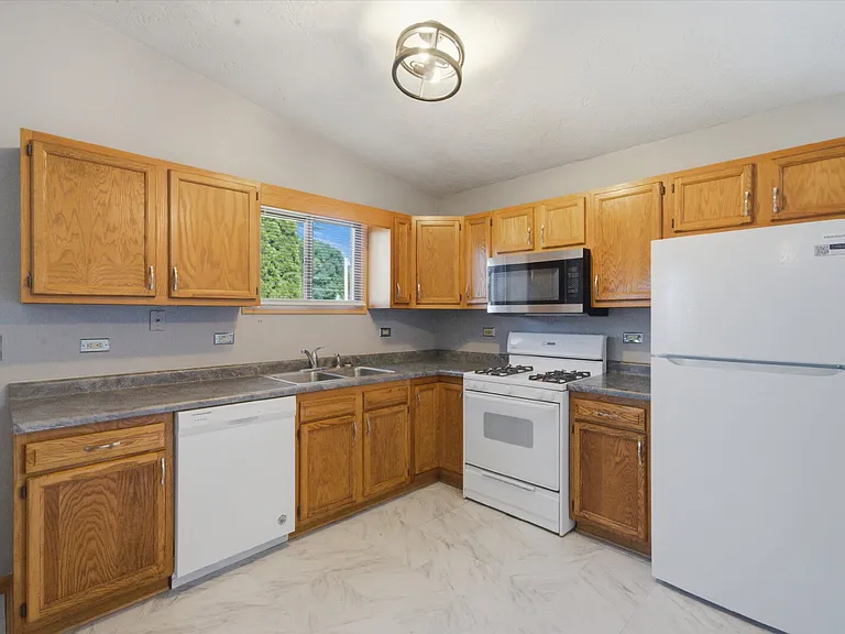 3003 Gilboa Ave — Photo 7