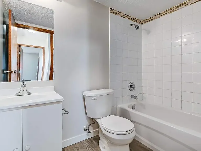 560 Robert St E #105 — Photo 6