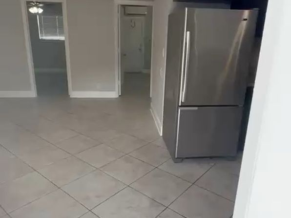 215 SW 16th St APT 2