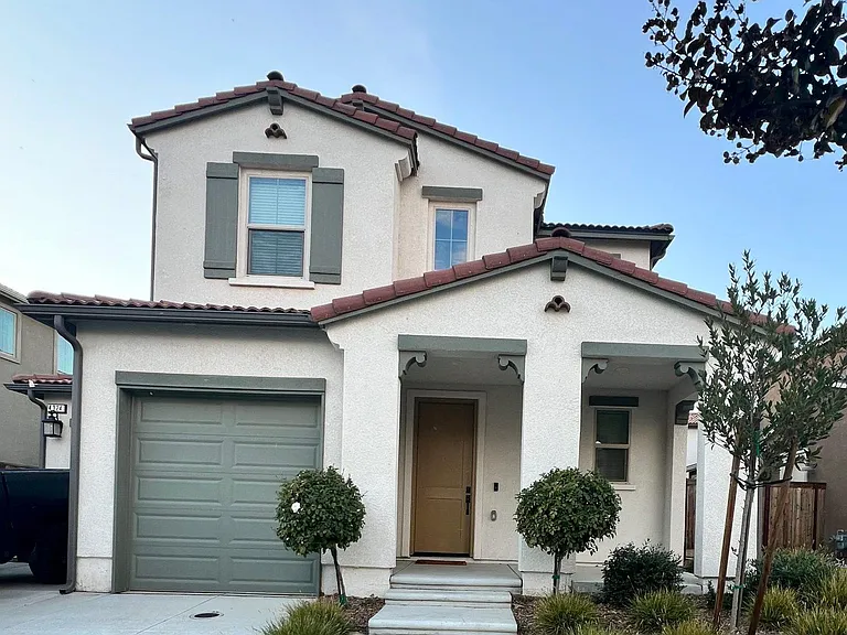 4324 Vineyard Dr — Photo 1