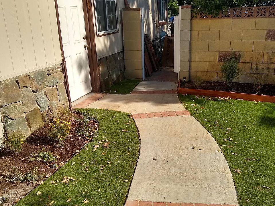 Front Yard entrance
