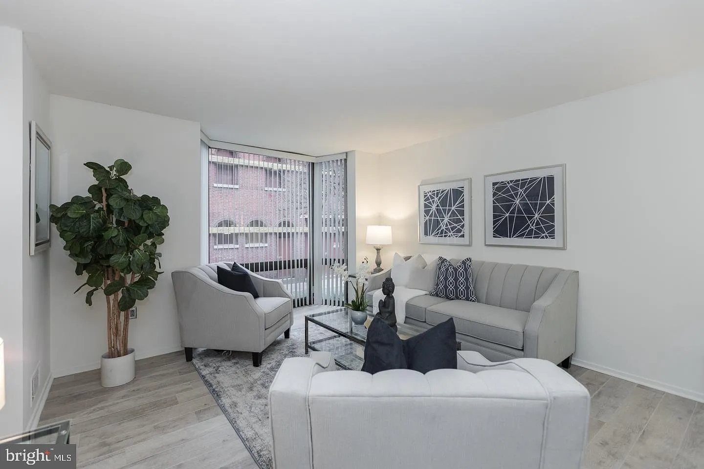 2 bed, 2.5 bath, 1300 sqft, $3,850 — Photo 3