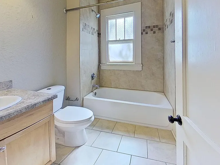 2025 N Laura St — Photo 9