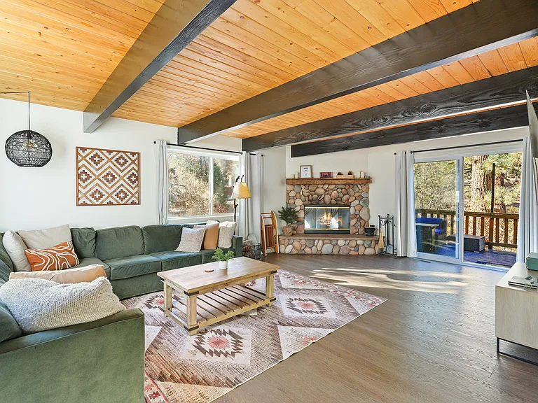 692 Santa Barbara Ave — Photo 8