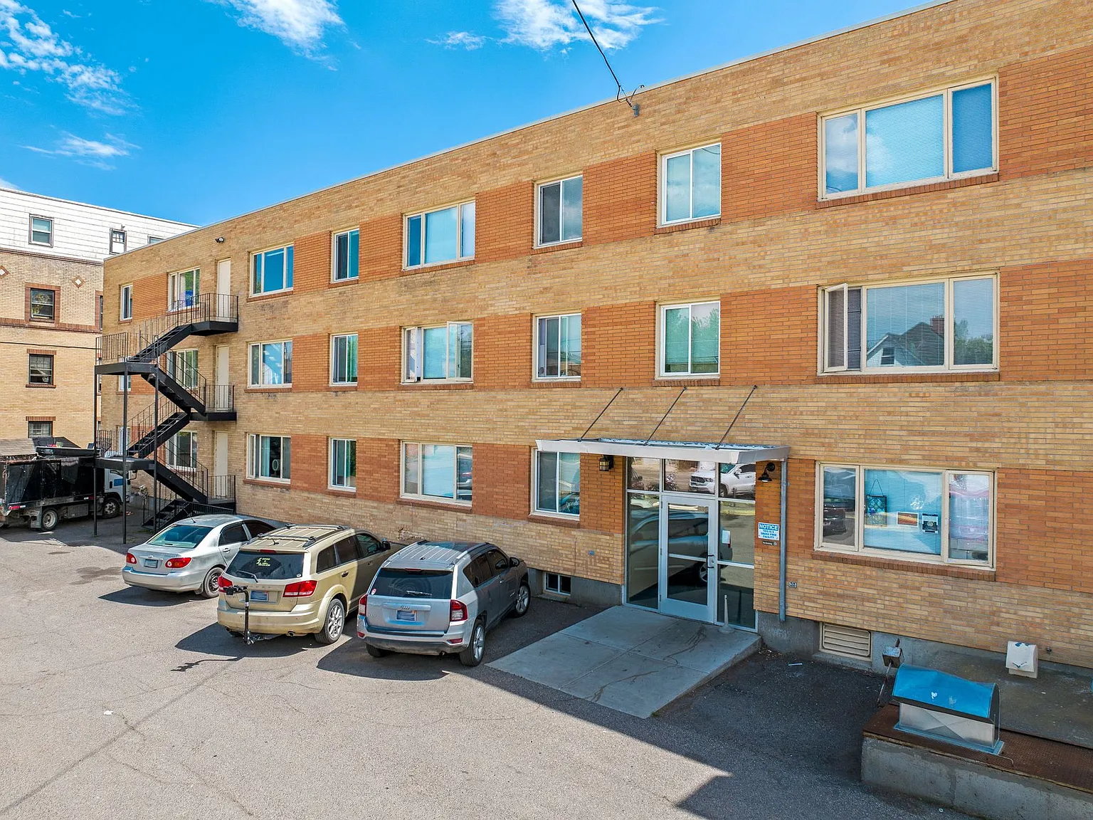Glacier Apartments — Photo 3
