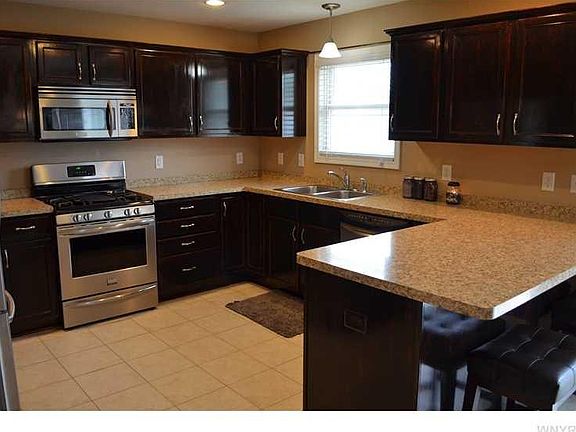 4th image of 213 Whitney Pl