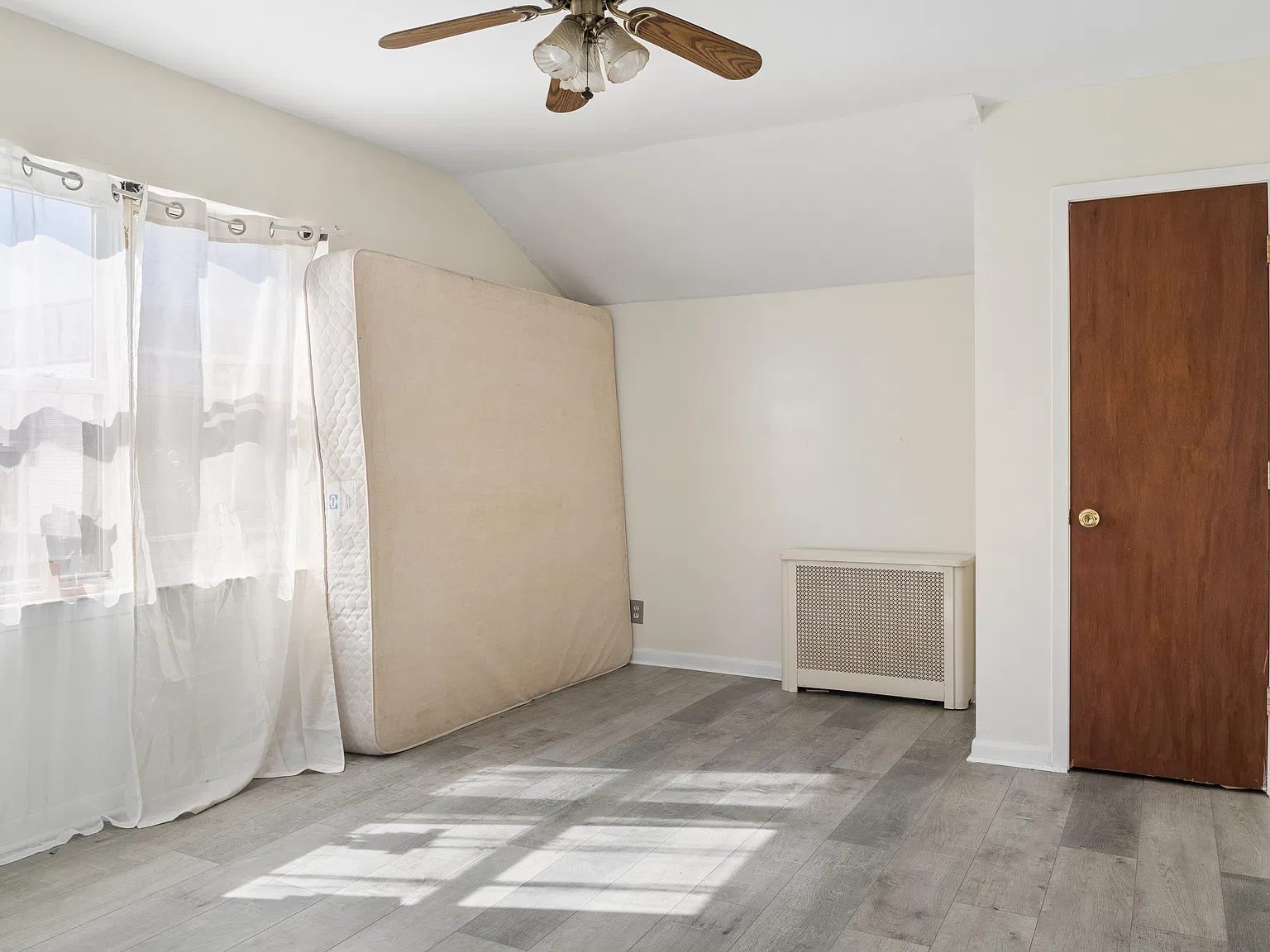 2 bed, $2,000 — Photo 2