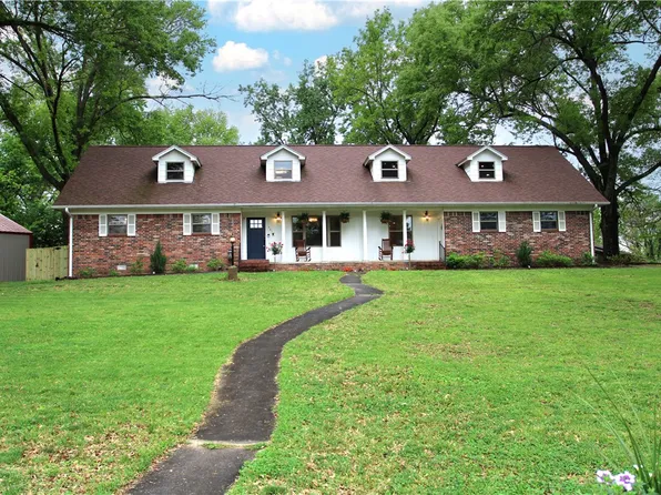 701 E Pleasant Vw, Rogers, AR 72756