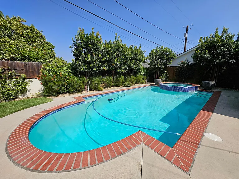906 N Parish Pl — Photo 29