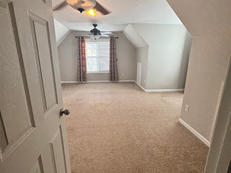 207 Bennington Dr — Photo 16