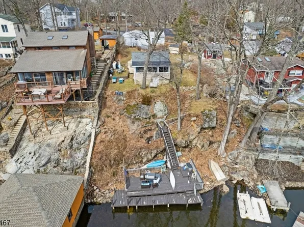 329 Squaw Trl, Hopatcong Boro, NJ 07821