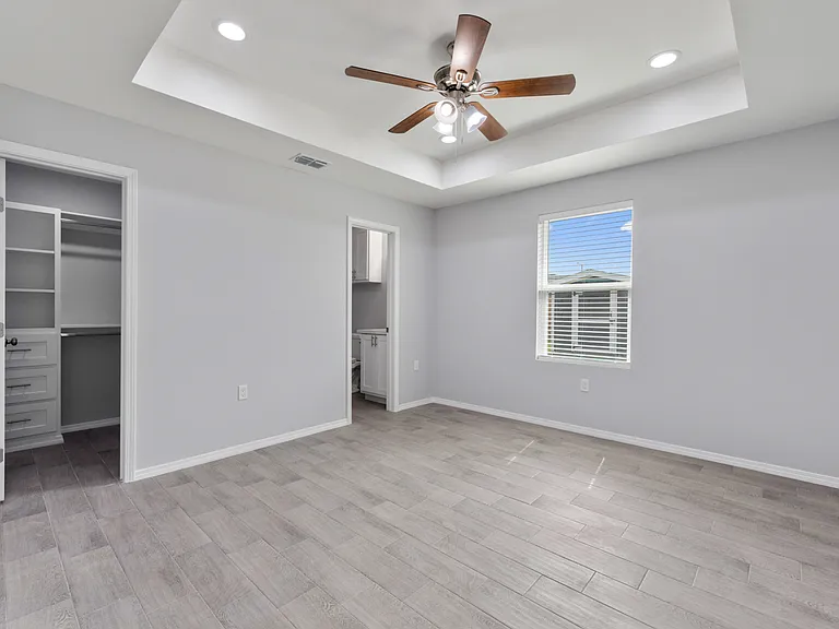 668 Foster Ln — Photo 3