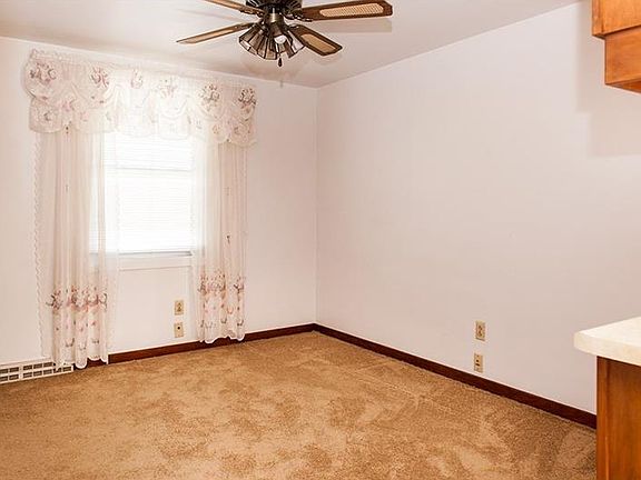 4th image of 249 E Fairmont Ave