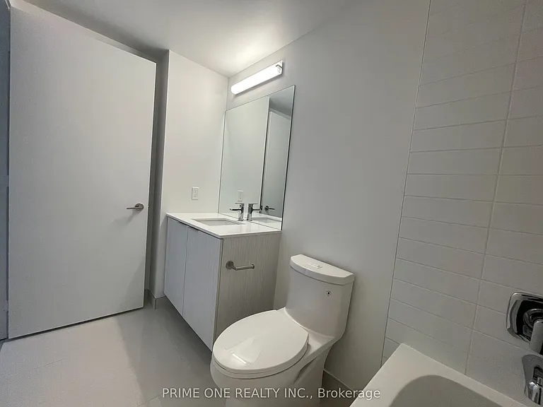 158 Front St E #1114 — Photo 17