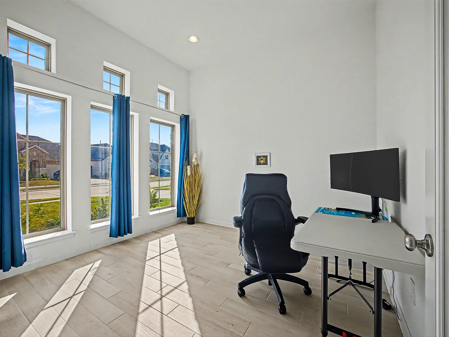 4 bed, $4,650 — Photo 4