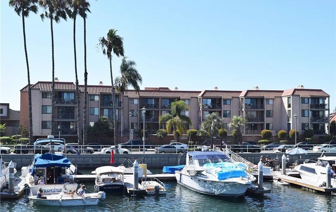 1 bed, 879 sqft, $3,700 — Photo 1
