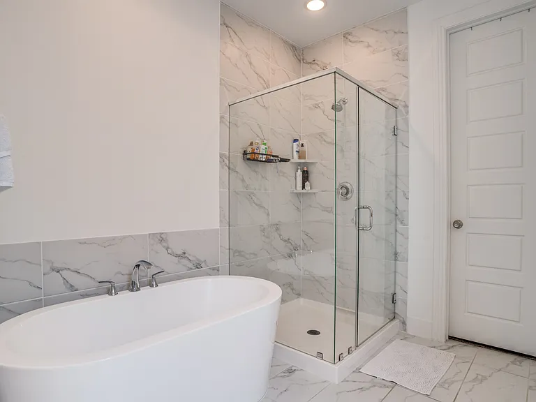 1308 Bluebonnet Ln — Photo 2