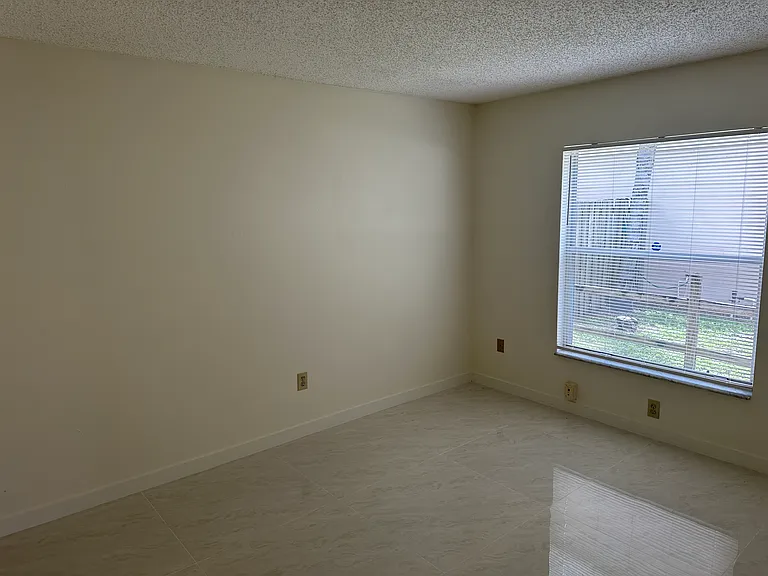 5915 Taywood Dr — Photo 8