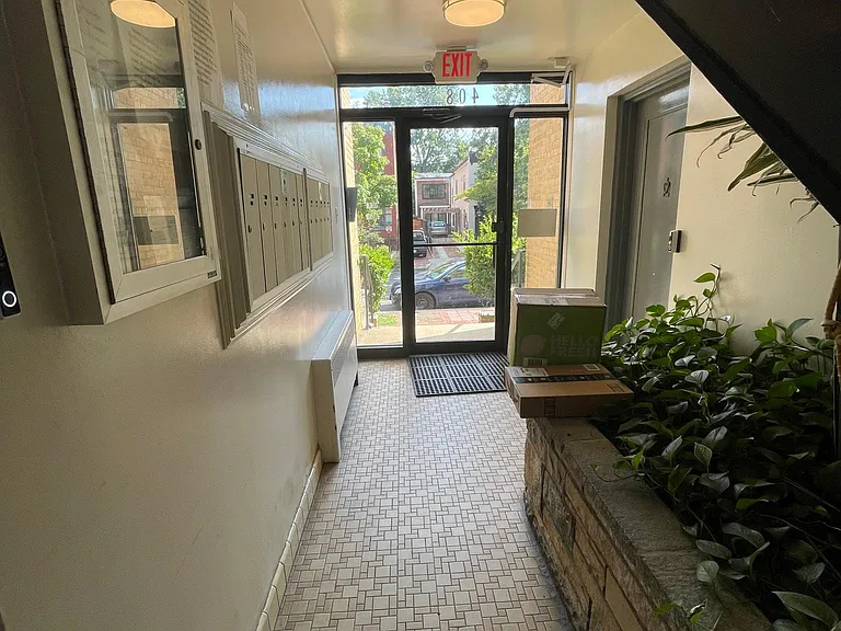 408 Independence Ave SE #204 — Photo 5