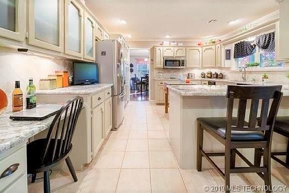 5th image of 510 Stonehaven Dr