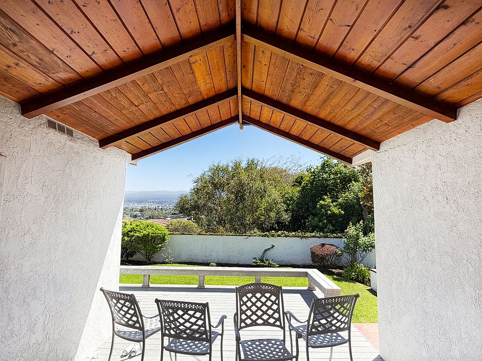Imagine enjoying your morning with this view!