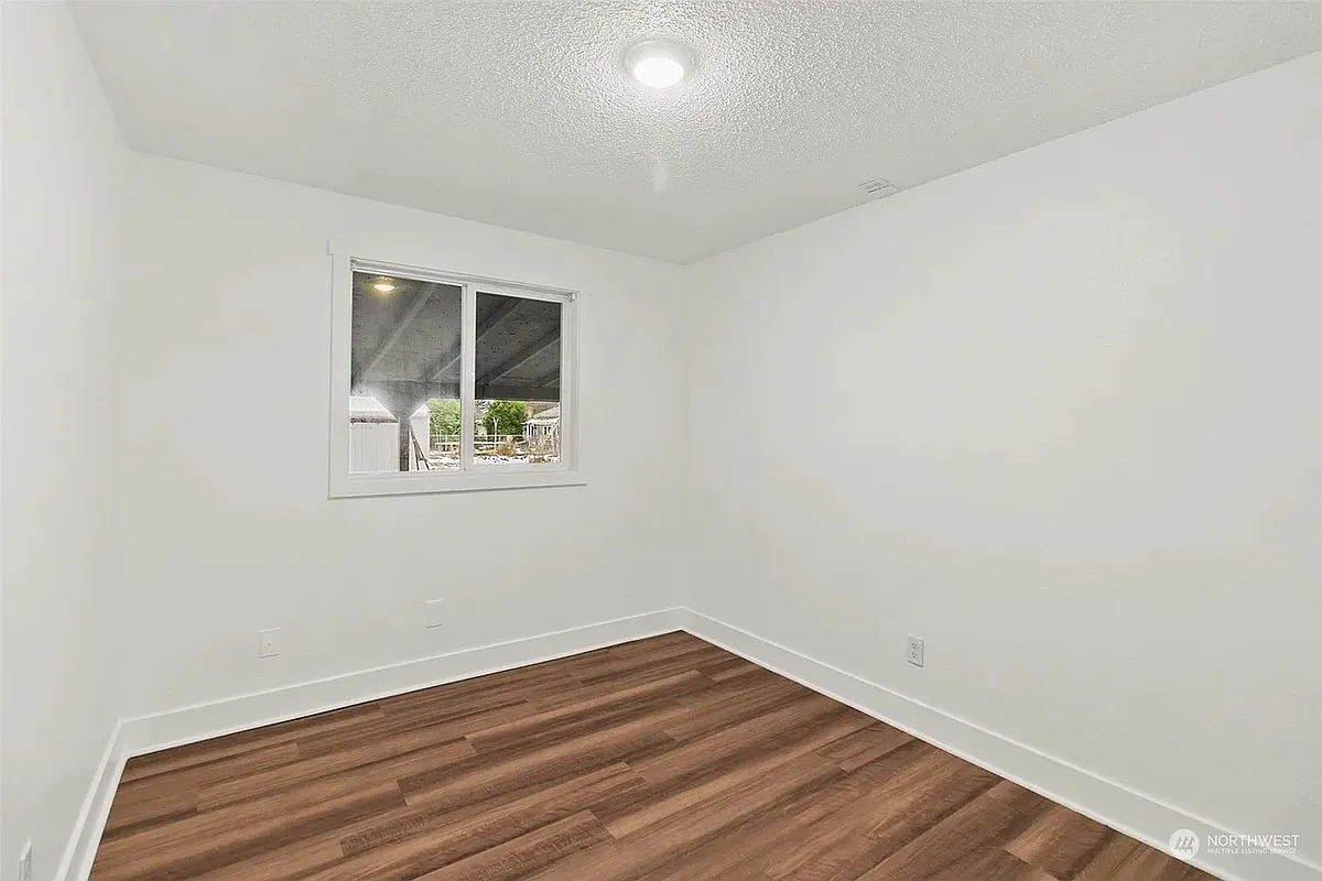 Building Photo - 118 171st St E