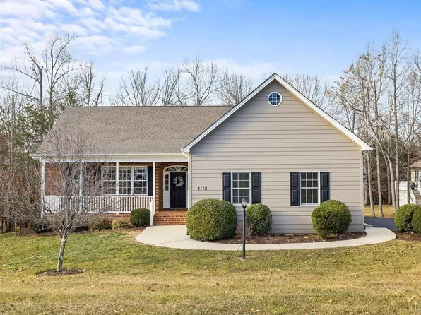 1118 Marie Dr, Huddleston, VA 24104
