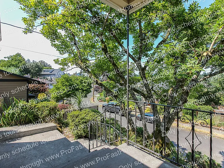 616 SW Moss St — Photo 12