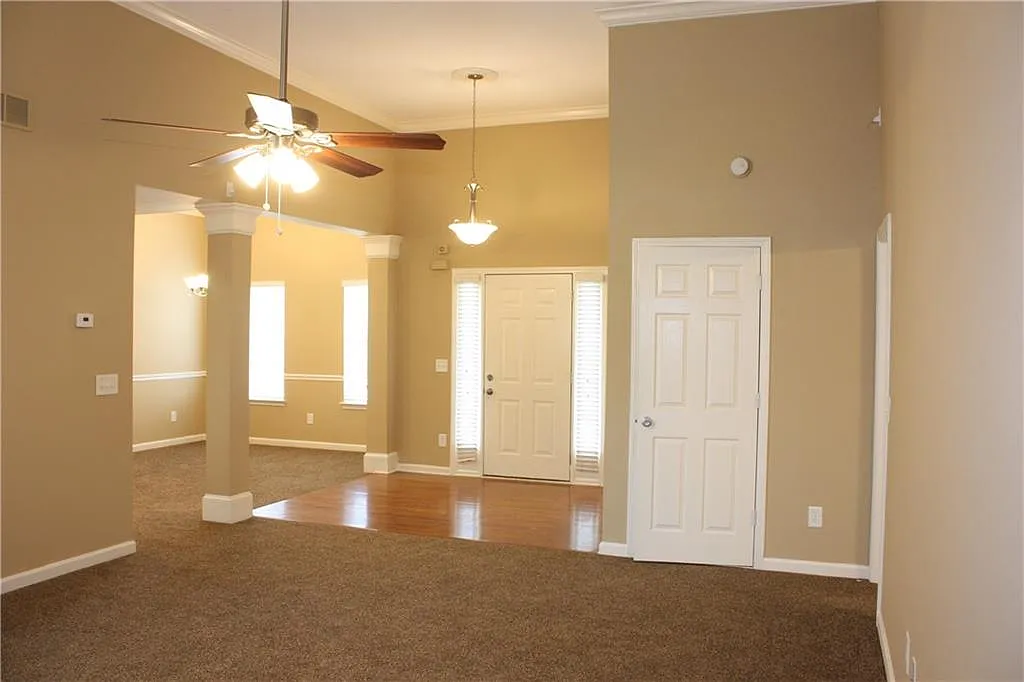 4 bed, 2.5 bath, 2483 sqft, $2,350 — Photo 4