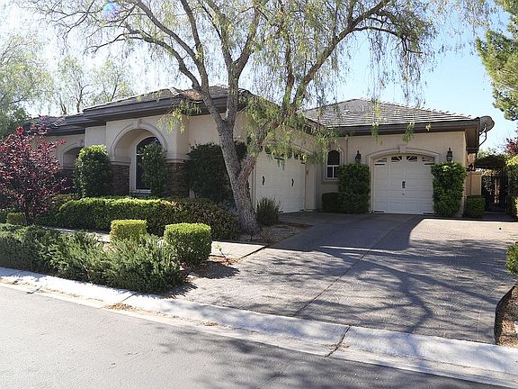3rd image of 9825 Queen Charlotte Dr