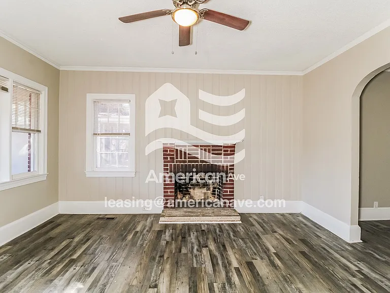 9228_004_wm_-_living_room_13589537.jpg