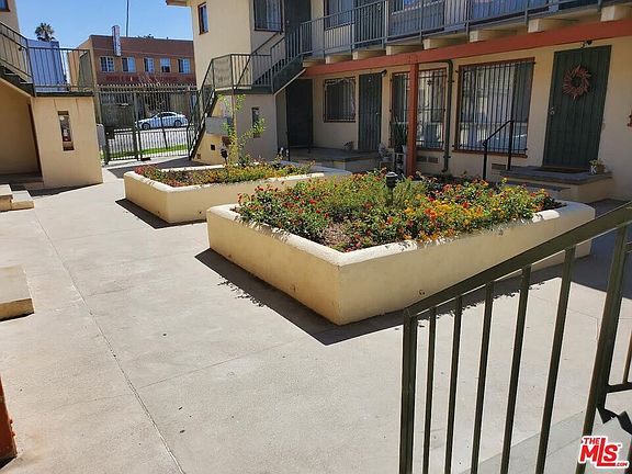 4th image of 7521 Crenshaw Blvd