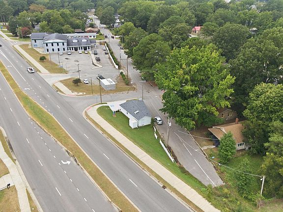 4th image of 1205 Lincoln Street SE