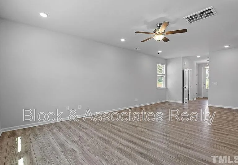 111 Umbrella Way — Photo 7