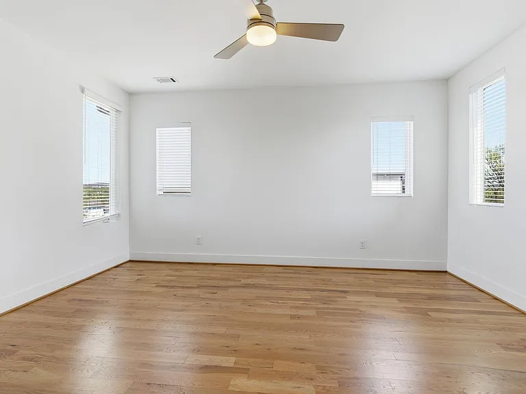 1202 Katie Ave — Photo 24