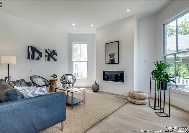 630 E Carson St — Photo 21
