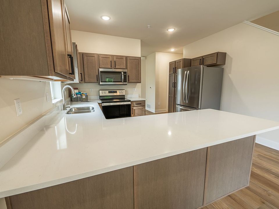 1st image of 118 Eiche Dr #6