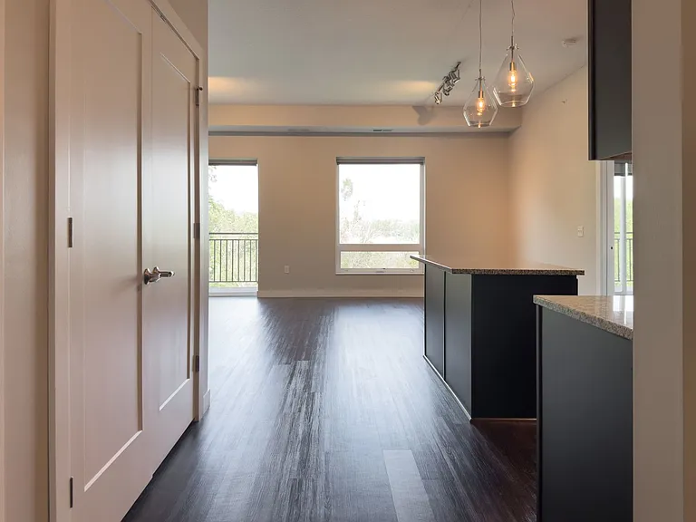 Red44 Luxury Apartments | Specials Available — Photo 81