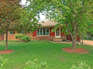 3475 Montgomerie Ave, Deephaven, MN 55391